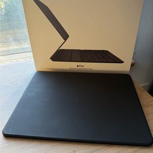 Apple iPad Smart Keyboard Folio - Black